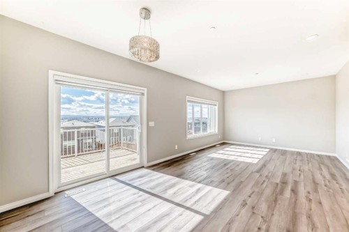 35 Lucas Terrace Nw, Calgary, AB - Indoor Photo Showing Other Room
