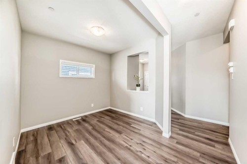 35 Lucas Terrace Nw, Calgary, AB - Indoor Photo Showing Other Room