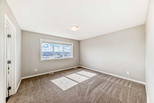 35 Lucas Terrace Nw, Calgary, AB - Indoor Photo Showing Other Room