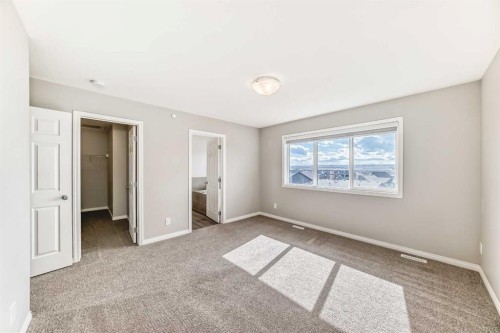 35 Lucas Terrace Nw, Calgary, AB - Indoor Photo Showing Other Room