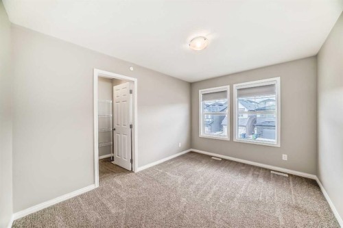 35 Lucas Terrace Nw, Calgary, AB - Indoor Photo Showing Other Room