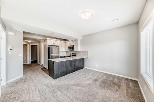 35 Lucas Terrace Nw, Calgary, AB - Indoor Photo Showing Kitchen