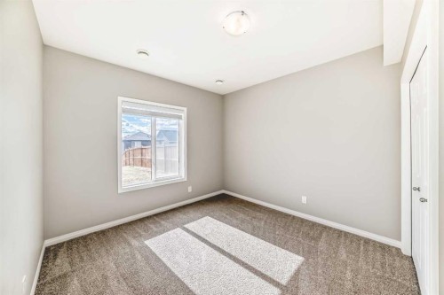 35 Lucas Terrace Nw, Calgary, AB - Indoor Photo Showing Other Room