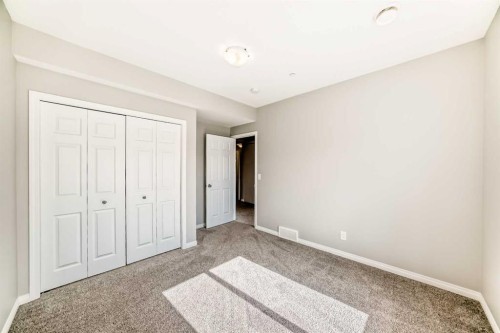 35 Lucas Terrace Nw, Calgary, AB - Indoor Photo Showing Other Room