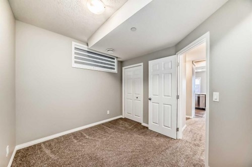 35 Lucas Terrace Nw, Calgary, AB - Indoor Photo Showing Other Room