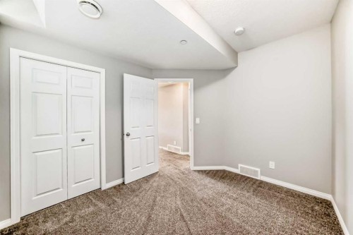 35 Lucas Terrace Nw, Calgary, AB - Indoor Photo Showing Other Room