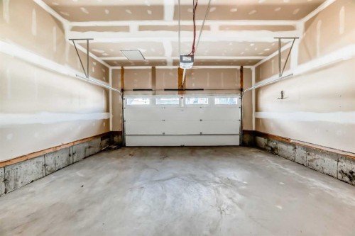 35 Lucas Terrace Nw, Calgary, AB - Indoor Photo Showing Garage