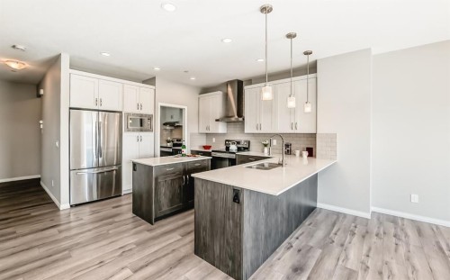 35 Lucas Terrace Nw, Calgary, AB - Indoor Photo Showing Kitchen With Double Sink With Upgraded Kitchen