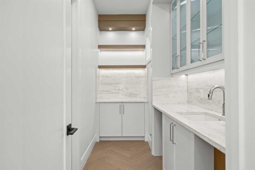 2407 4 Avenue Nw, Calgary, AB - Indoor Photo Showing Kitchen With Upgraded Kitchen