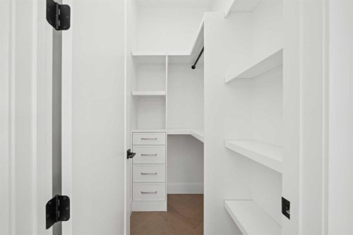 2407 4 Avenue Nw, Calgary, AB - Indoor Photo Showing Other Room