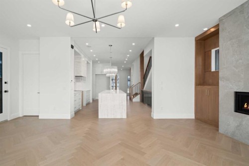 2407 4 Avenue Nw, Calgary, AB - Indoor Photo Showing Other Room