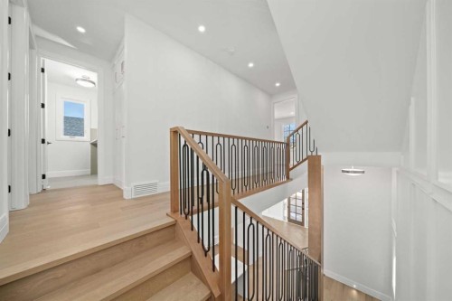 2407 4 Avenue Nw, Calgary, AB - Indoor Photo Showing Other Room
