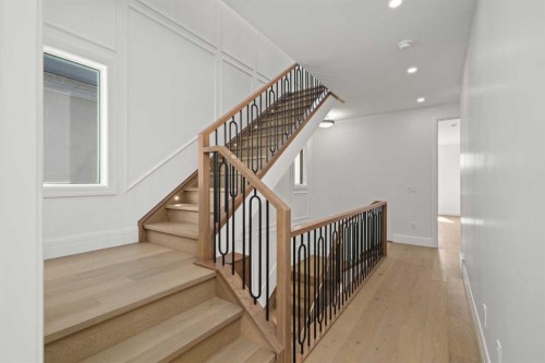2407 4 Avenue Nw, Calgary, AB - Indoor Photo Showing Other Room