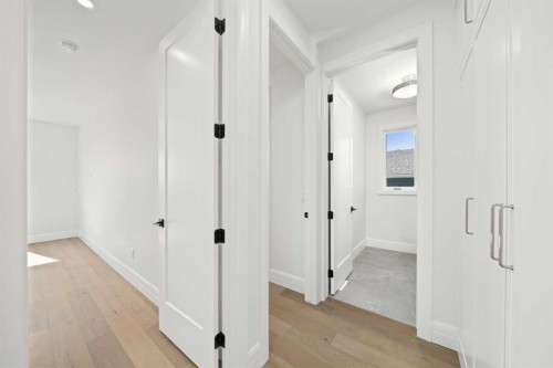 2407 4 Avenue Nw, Calgary, AB - Indoor Photo Showing Other Room