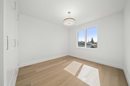 2407 4 Avenue Nw, Calgary, AB - Indoor Photo Showing Other Room