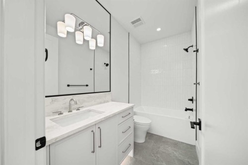 2407 4 Avenue Nw, Calgary, AB - Indoor Photo Showing Other Room