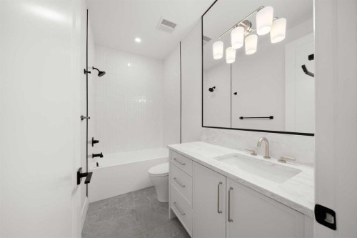 2407 4 Avenue Nw, Calgary, AB - Indoor Photo Showing Other Room