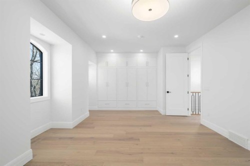 2407 4 Avenue Nw, Calgary, AB - Indoor Photo Showing Other Room