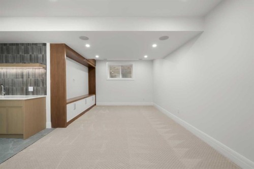 2407 4 Avenue Nw, Calgary, AB - Indoor Photo Showing Other Room