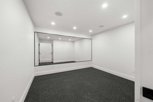 2407 4 Avenue Nw, Calgary, AB - Indoor Photo Showing Other Room