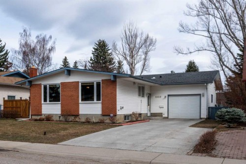 1032 Cantabrian Drive Sw, Calgary, AB - Outdoor