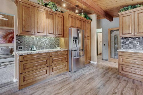 1032 Cantabrian Drive Sw, Calgary, AB - Indoor Photo Showing Kitchen