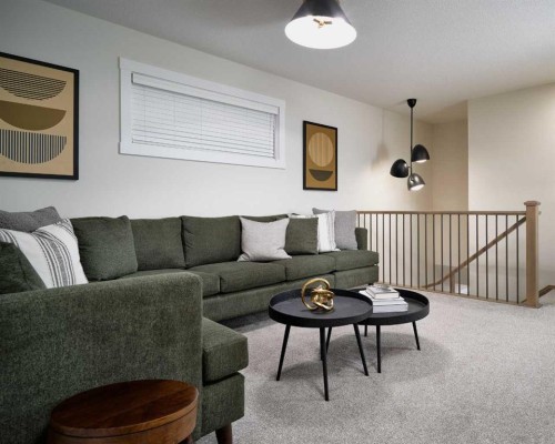 124 Royston Gardens Nw, Calgary, AB - Indoor Photo Showing Living Room