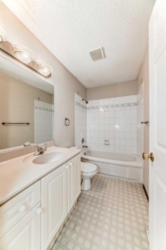 37 Arbour Wood Place Nw, Calgary, AB - Indoor Photo Showing Bathroom