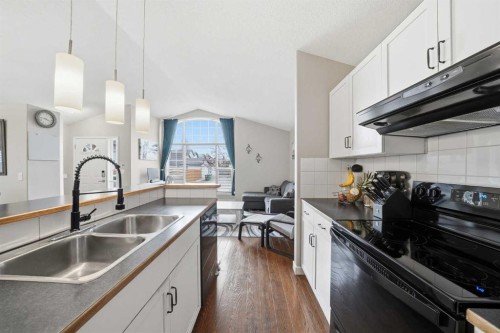 15 Cranberry Square Se, Calgary, AB 