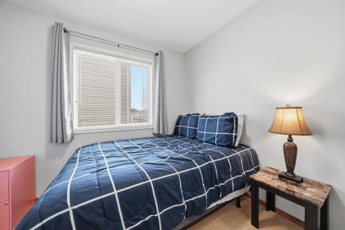 15 Cranberry Square Se, Calgary, AB 