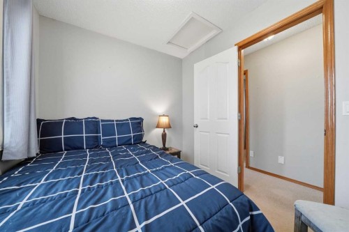 15 Cranberry Square Se, Calgary, AB 