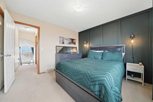 15 Cranberry Square Se, Calgary, AB 