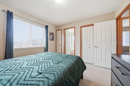 15 Cranberry Square Se, Calgary, AB 