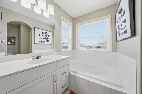 15 Cranberry Square Se, Calgary, AB 