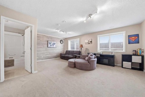 15 Cranberry Square Se, Calgary, AB 