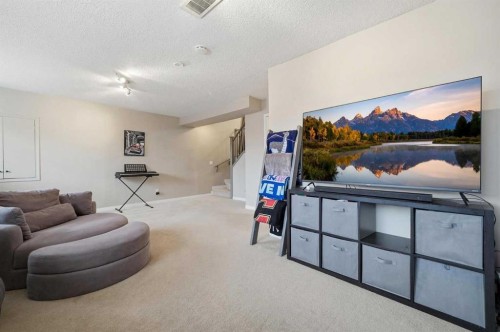 15 Cranberry Square Se, Calgary, AB 