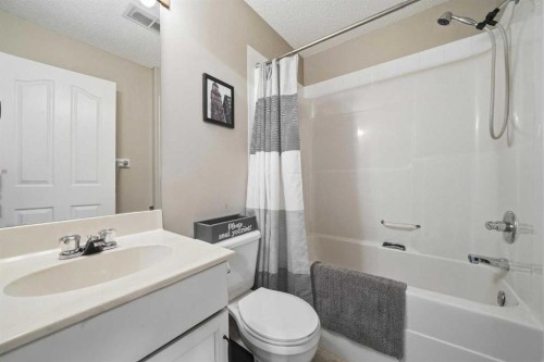 15 Cranberry Square Se, Calgary, AB 