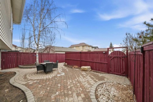 15 Cranberry Square Se, Calgary, AB 