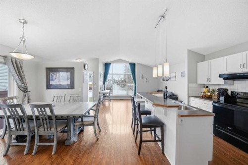 15 Cranberry Square Se, Calgary, AB 