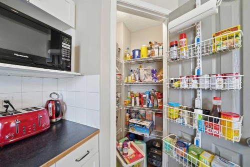 15 Cranberry Square Se, Calgary, AB 