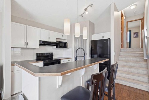 15 Cranberry Square Se, Calgary, AB 