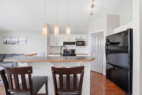 15 Cranberry Square Se, Calgary, AB 