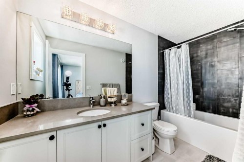 172 Rowmont Boulevard Nw, Calgary, AB - Indoor Photo Showing Bathroom