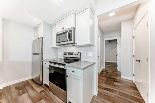 172 Rowmont Boulevard Nw, Calgary, AB - Indoor Photo Showing Kitchen