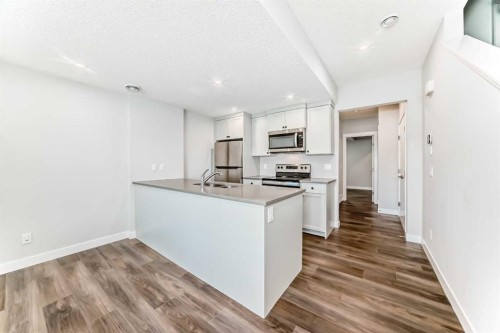 172 Rowmont Boulevard Nw, Calgary, AB - Indoor Photo Showing Kitchen
