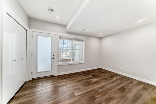 172 Rowmont Boulevard Nw, Calgary, AB - Indoor Photo Showing Other Room
