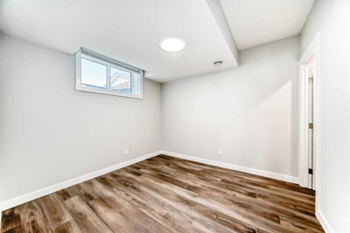 172 Rowmont Boulevard Nw, Calgary, AB - Indoor Photo Showing Other Room