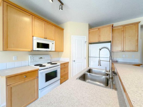 21 Panamount Hill Nw, Calgary, AB - Indoor Photo Showing Kitchen With Double Sink