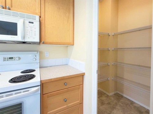 21 Panamount Hill Nw, Calgary, AB - Indoor Photo Showing Kitchen