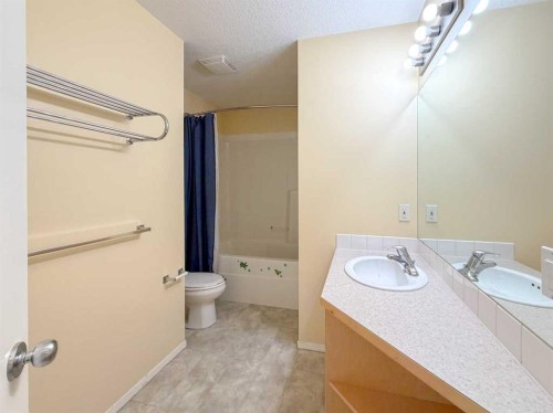 21 Panamount Hill Nw, Calgary, AB - Indoor Photo Showing Bathroom